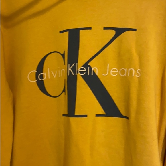 Calvin Klein sweatshirt. Urban Outfitters - Picture 2 of 3